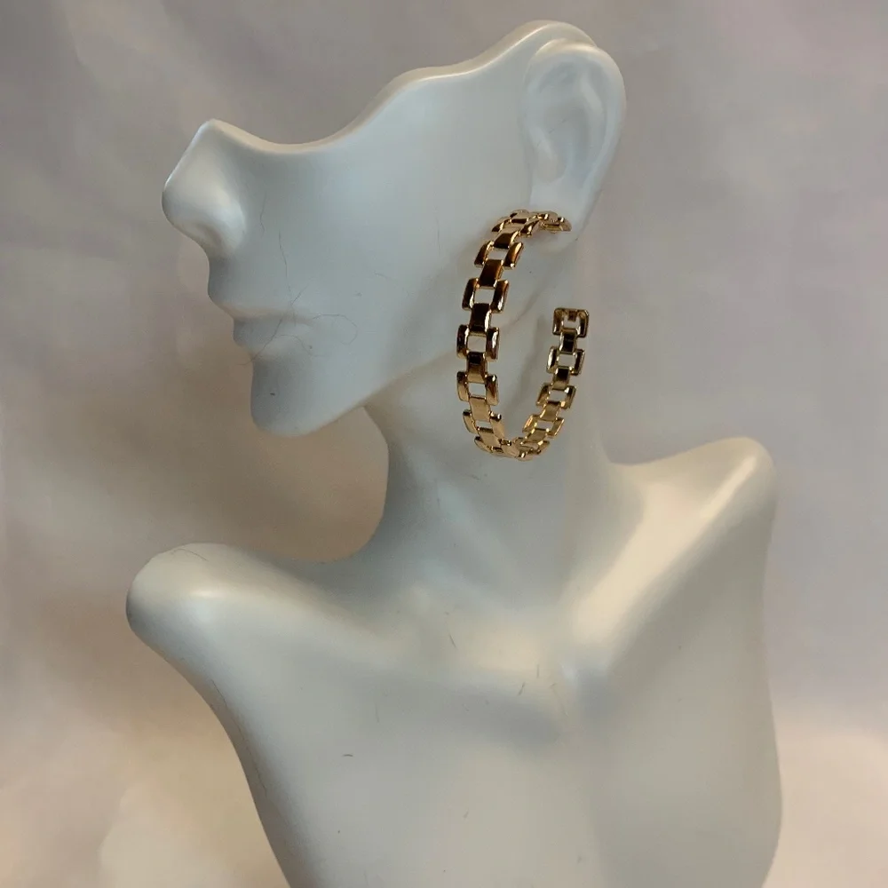 NWT! Gold Tone Metal Square Chain Link Hoop Earrings!